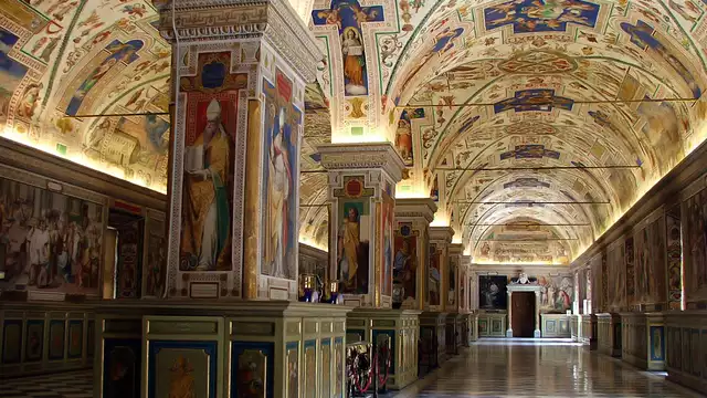 Visite de Rome : nuit aux portes du centre et accès aux Musées du Vatican et à la Chapelle Sixtine