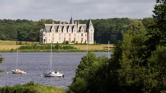 Aanbieding voor een prestige kamer aan de oever van de Erdre in Nantes.