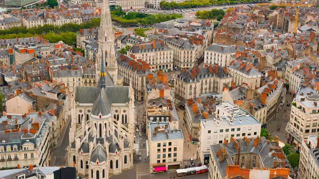 Aanbieding voor een prestige kamer aan de oever van de Erdre in Nantes.