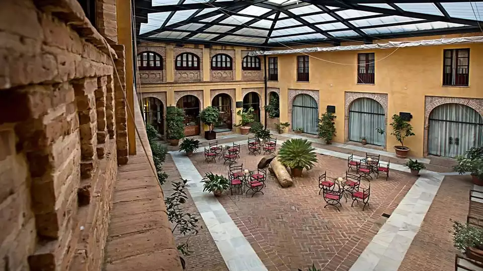 Escapade parfaite a Carmona degustation de tapas verre de vin et parking inclus apd nuits