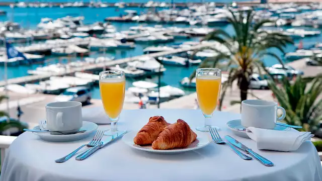 Escapade en famille dans une chambre quadruple avec petit déjeuner inclus : Vive la Costa Brava !