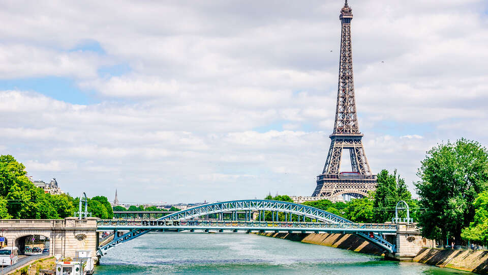 Sejour a proximite de la Tour Eiffel et diner croisiere sur la Seine