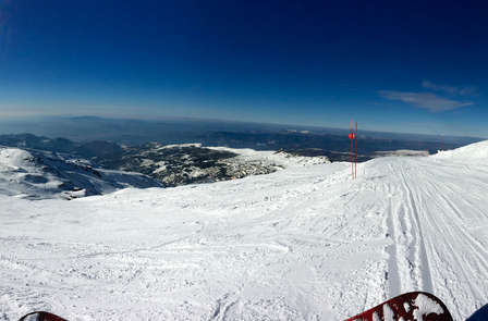 Évadez-vous au pied de la Sierra Nevada avec petit-déjeuner, spa et forfait de ski inclus
