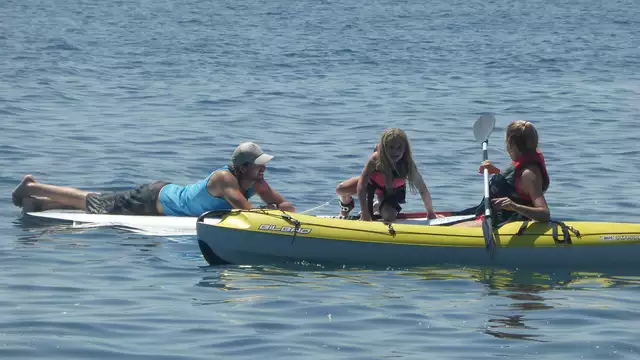 Geniet van Estepona en doe mee aan een dubbele kajaktocht.