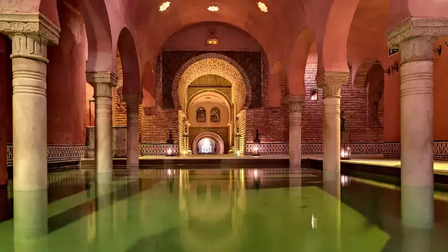 Escapada relax con entradas y masaje al Hammam Al Ándalus Granada