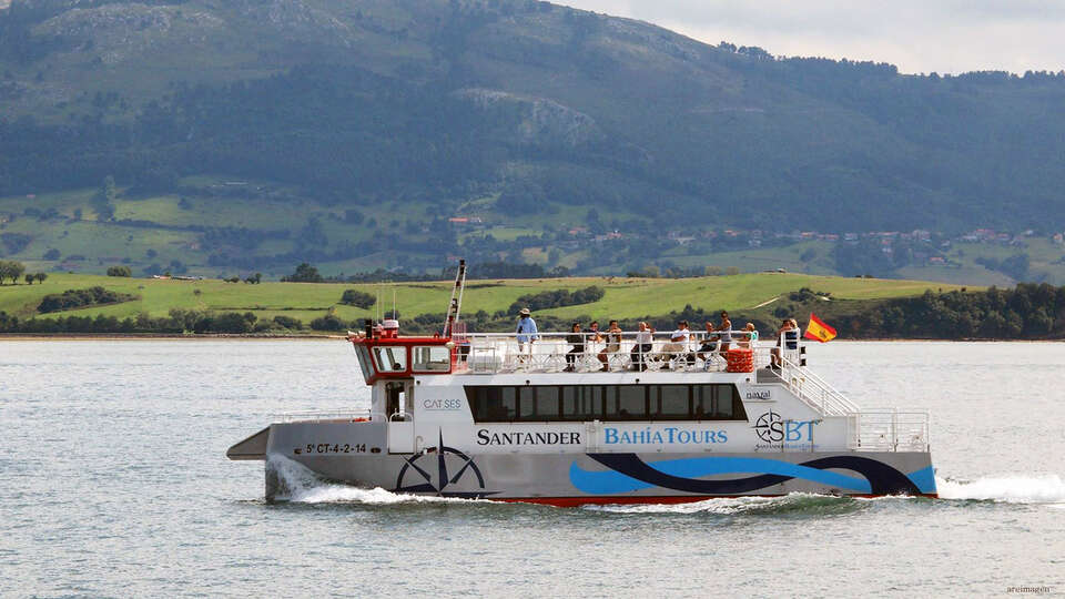 Descubre Santander y sus playas con un crucero en barco por la bahia de la ciudad