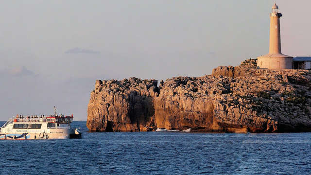Escapada con tour marítimo en barco por la Bahía de Santander
