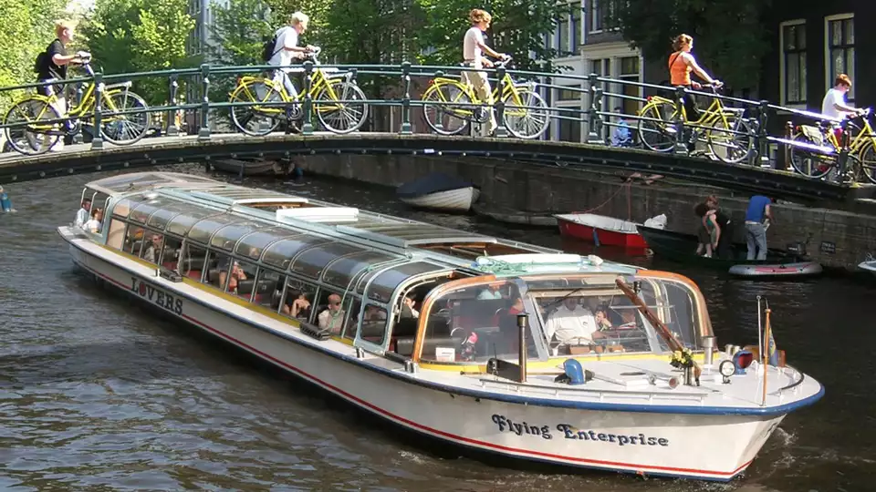 Hotel ad Amsterdam e navigazione lungo i suoi canali