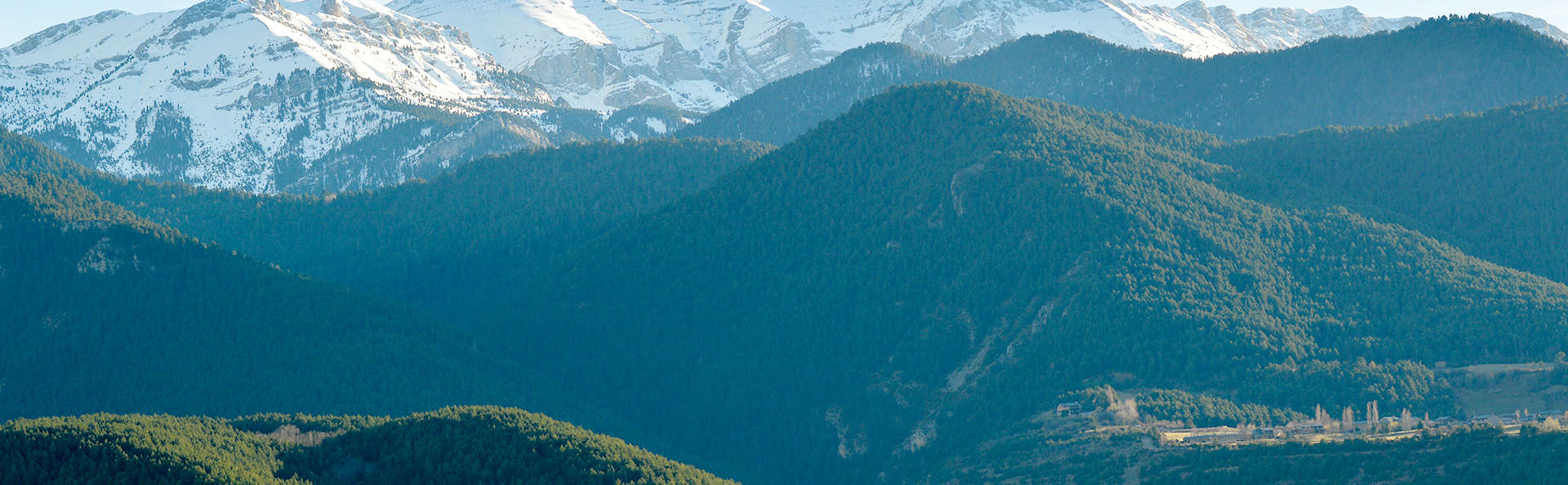 Profitez d'un séjour dans les Pyrénées catalanes : hébergement en chambre standard et petit déjeuner inclus