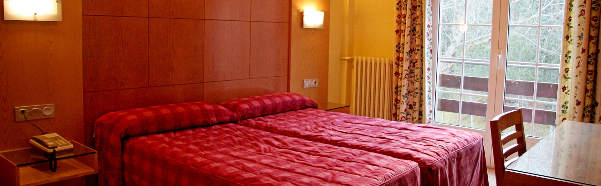 Hotel Roc Blanc - La Molina - Edit_Room.jpg