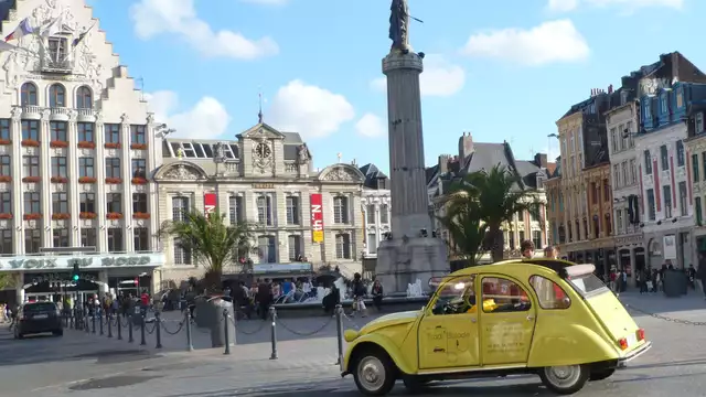 Profitez d’une balade inoubliable en 2CV et explorez Lille avec style