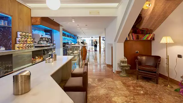 Geniet van een romantisch uitje in Avilés met ontbijt en veel meer