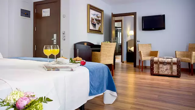 Geniet van een romantisch uitje in Avilés met ontbijt en veel meer