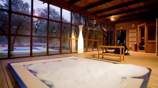 Desconecta en una masía con encanto y spa en Espinavessa