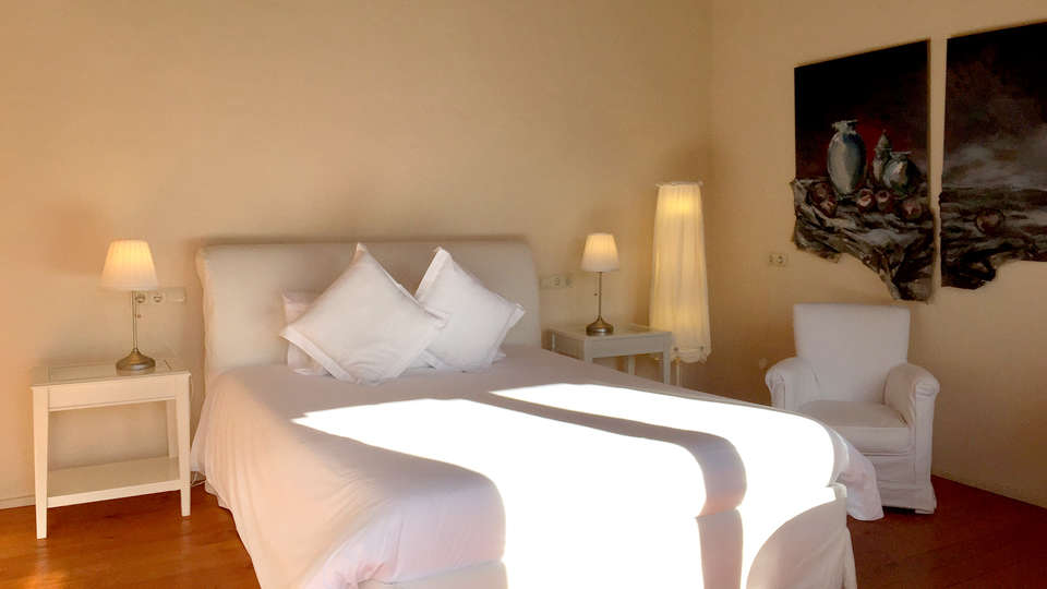 Hotel Masia La Palma - Edit_Room2.jpg