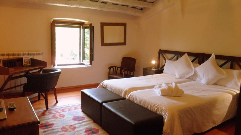 Hotel Masia La Palma - Edit_Room0.jpg