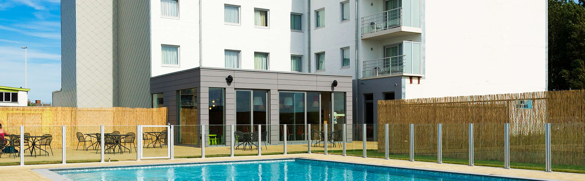 Ibis Styles Zeebrugge - edit_pool.jpg