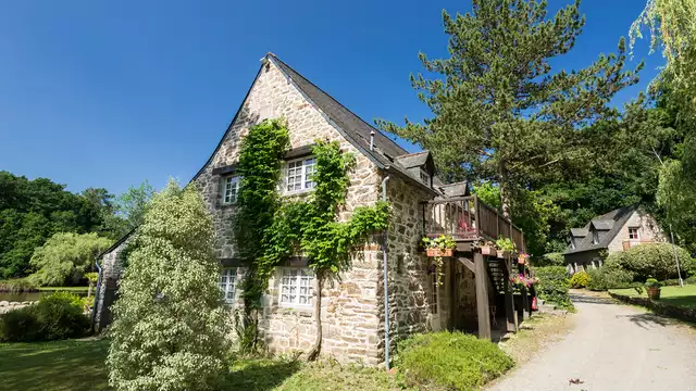 Invitation au voyage dans un moulin de charme a Moelan-Sur-Mer et surprise en chambre