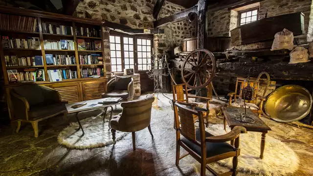 Invitation au voyage dans un moulin de charme a Moelan-Sur-Mer et surprise en chambre