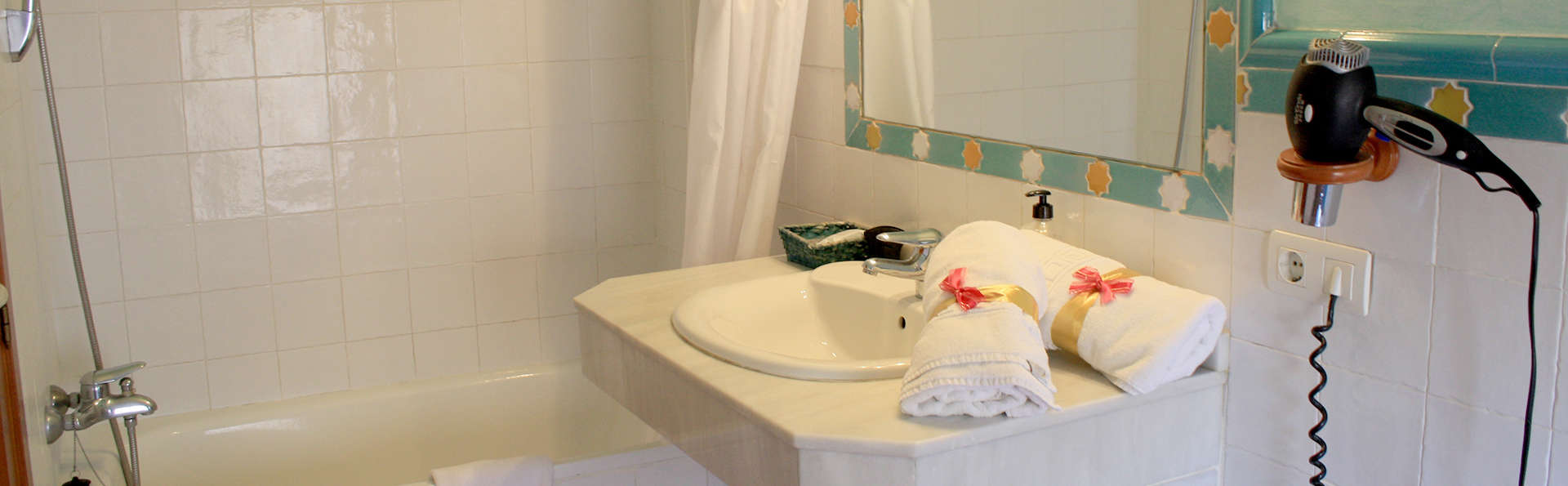 Abadia Hotel - Edit_bath2.jpg