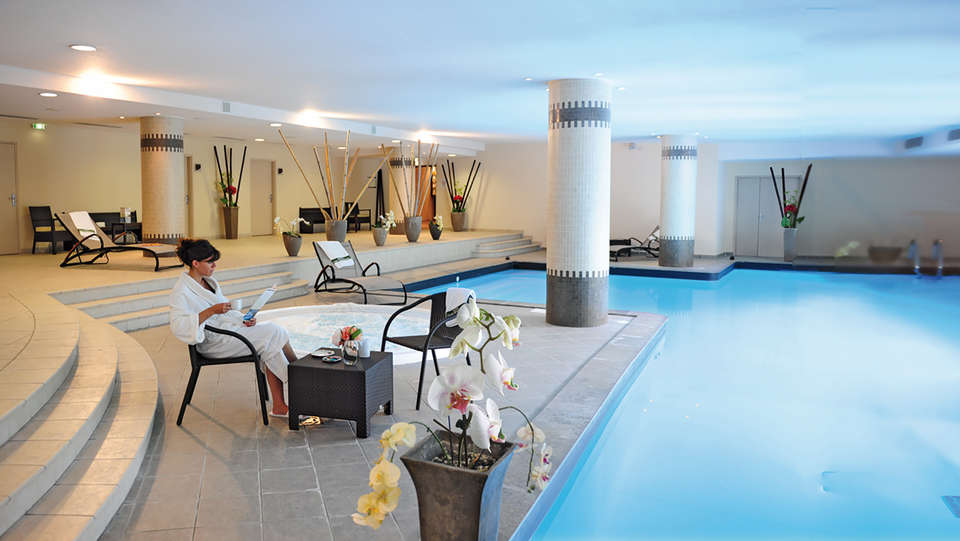 Hôtel Parc Beaumont Pau - MGallery - edit_pool5.jpg