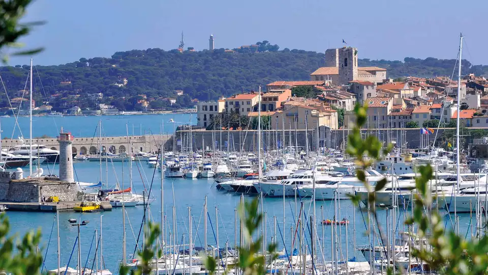 Escapada y descanso en las alturas de Antibes desde noches