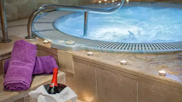 Escapada romántica con acceso al spa privado, piscina y cena incluida