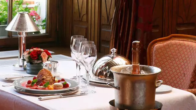 Expérience royale dans un château du 13ème siècle avec champagne et dîner exceptionnel