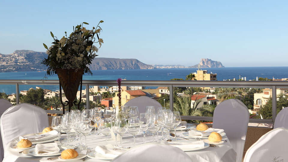 Accesso alla spa mezza pensione e bottiglia di spumante vicino a Benidorm