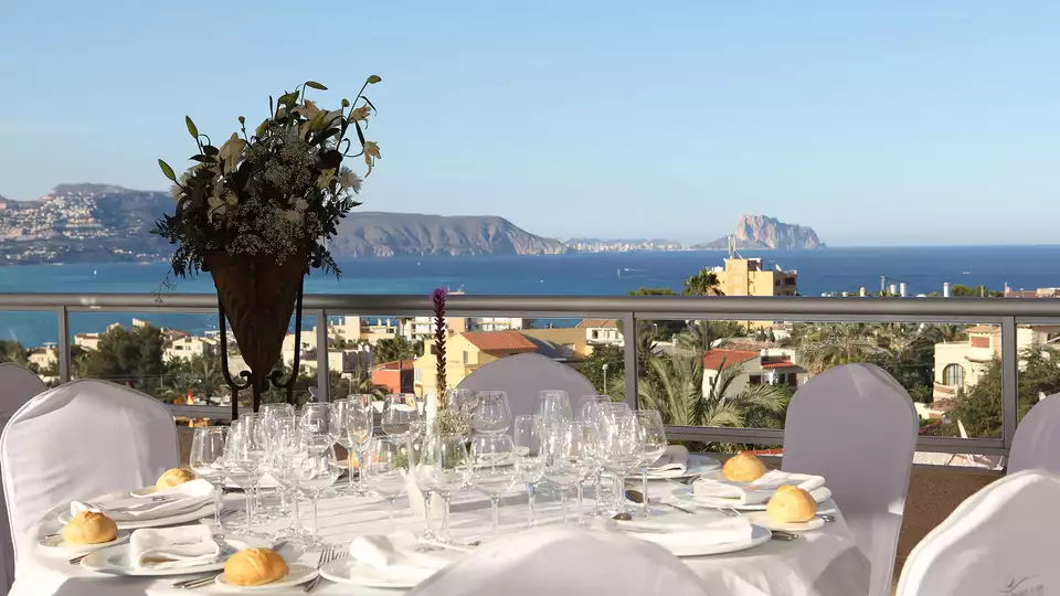 Accesso alla spa mezza pensione e bottiglia di spumante vicino a Benidorm