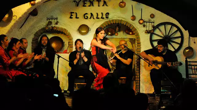 Genieten in het centrum van Granada met ontbijt en flamenco show inbegrepen