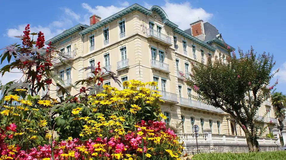 Sejournez dans un Hotel Casino au coeur de la Cite Thermale de Salies de Bearn