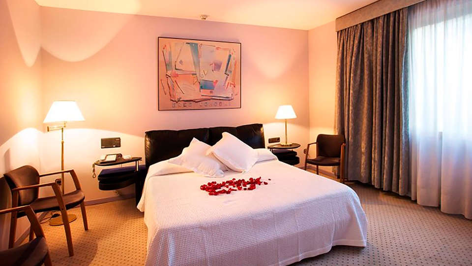 Hotel Domo - EDIT_room.jpg