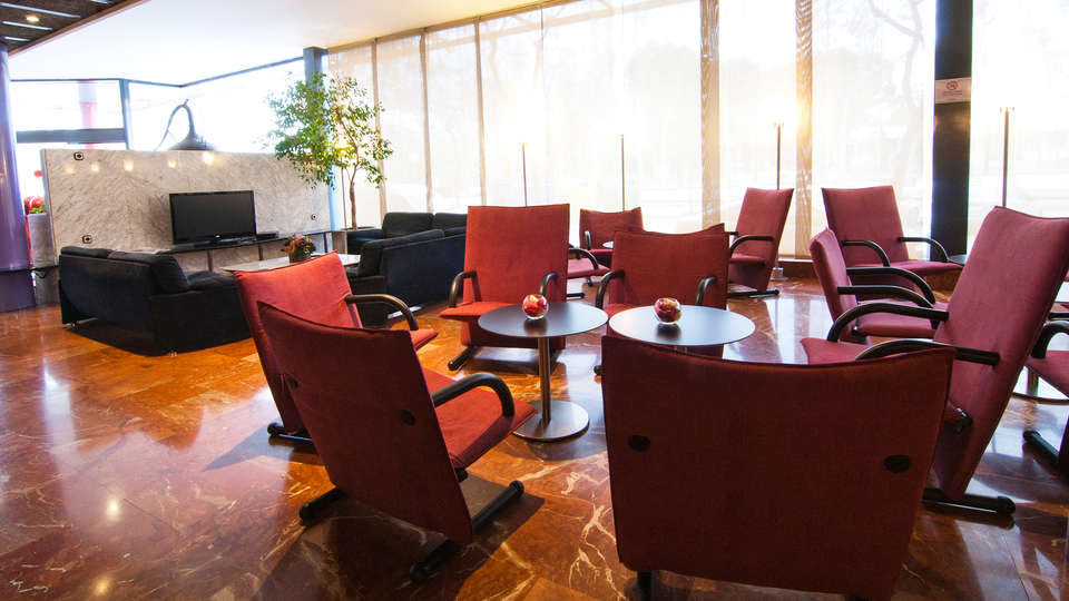 Hotel Domo - EDT_lobby.jpg