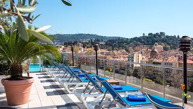 Soggiorno in un 4* a Nizza con vista sul giardino