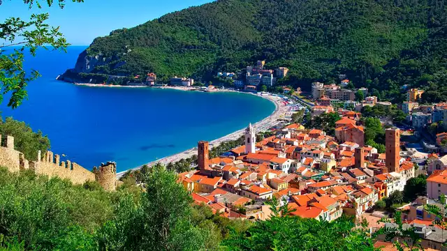 Relax sulla costa in Liguria: weekend con cena e spa a Loano