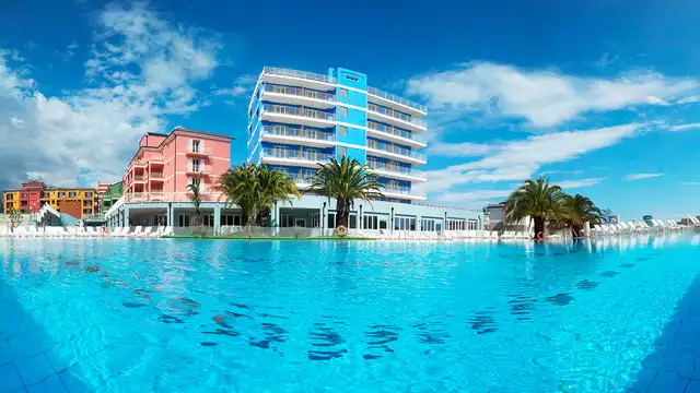 Relax sulla costa in Liguria: weekend con cena e spa a Loano