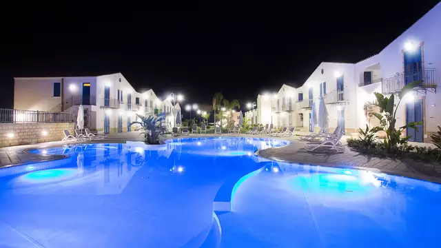 Séjour pour 4 personnes à la Scala dei Turchi dans un Resort avec petit-déjeuner et piscine