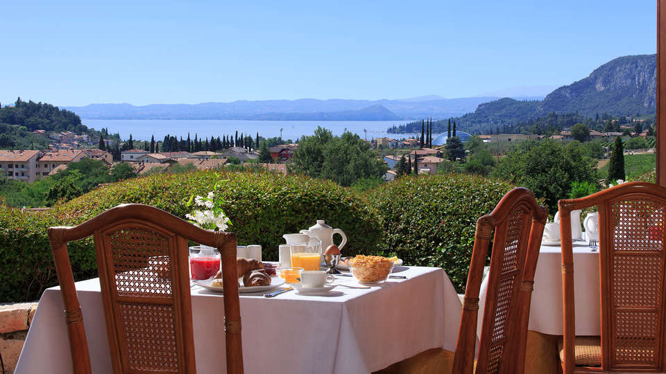 Poiano Resort - EDIT_terrace.jpg