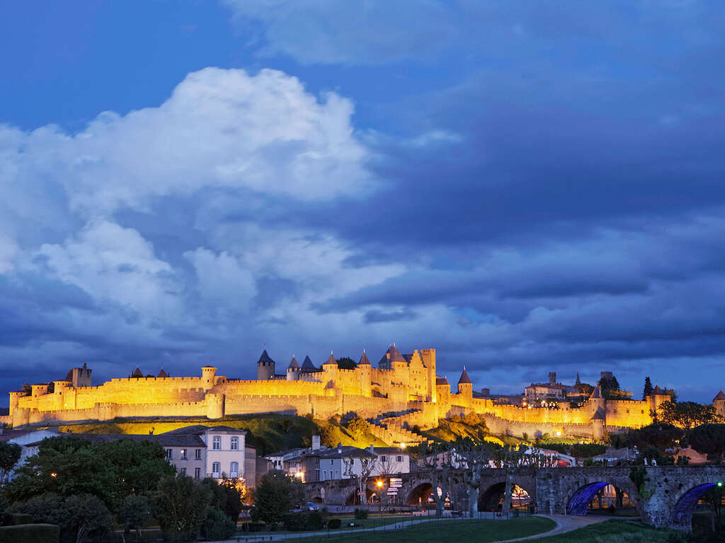 Week-end avec dîner et entrée au château et remparts de Carcassonne - 3* - 21