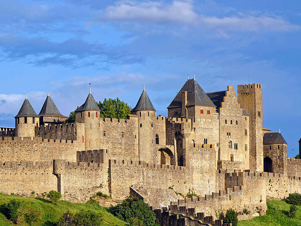 Week-end avec dîner et entrée au château et remparts de Carcassonne - 3* - 24