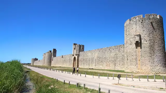 Uitje met bezoek aan de Torens en wallen van Aigues-Mortes
