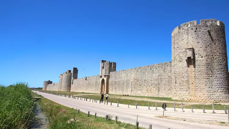 Soggiorna a un passo dal mare e visita le mura di Aigues-Mortes