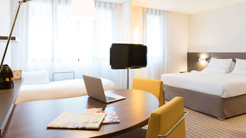 Novotel Suites Paris Rueil Malmaison - EDIT_room3.jpg