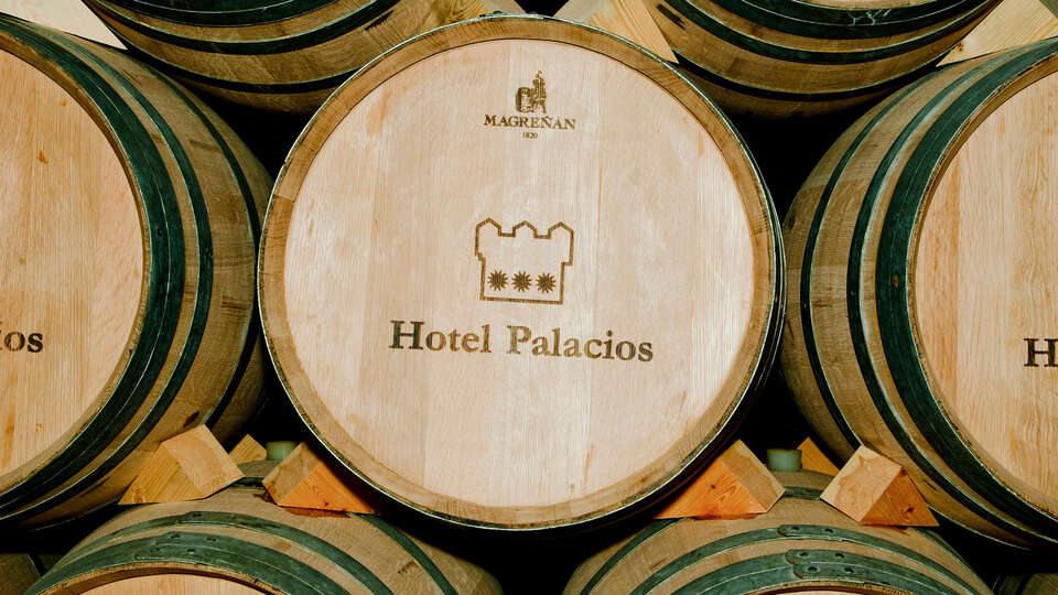 Escapada con cena y visita a bodega en La Rioja desde noches