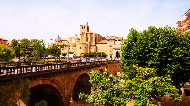 Escapada deluxe: junior suite con hidromasaje, cena, masaje en pareja y acceso spa en Solsona
