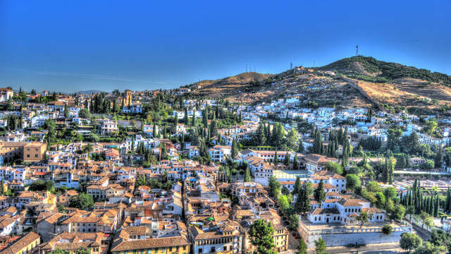 Escapada a Granada en habitación triple: descubre la capital de Reino Nazarí