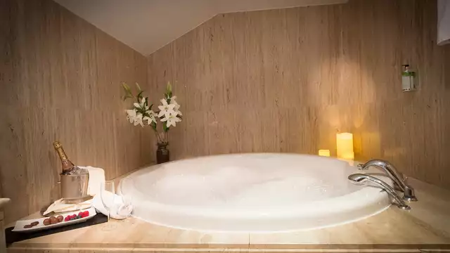 Escapada Romántica en suite con cava y jacuzzi en plena Sierra de Guadarrama