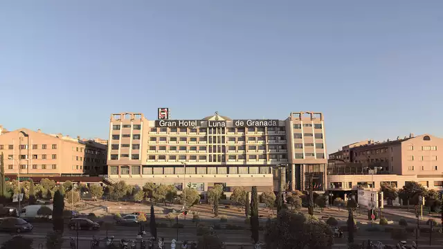 Ontdek Granada in dit centraal gelegen hotel met ontbijt en watercircuit