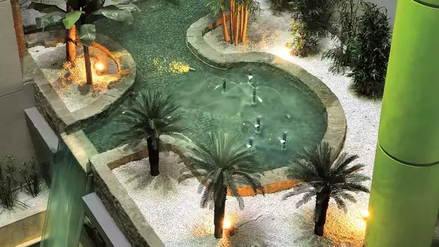 Ontdek Granada in dit centraal gelegen hotel met ontbijt en watercircuit